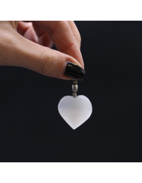 Pendentif cœur en sélénite – Paix zen