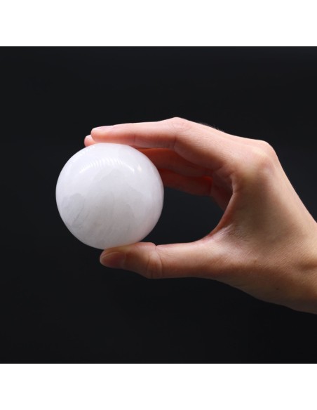 Sphère en sélénite – Pureté zen