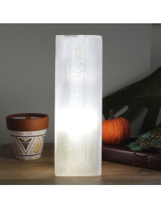 Lampe chakra en bloc de sélénite
