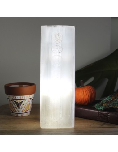 Lampe chakra en bloc de sélénite