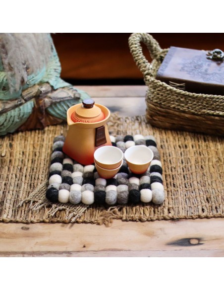 Set de table carré en boules de feutre – Gris multicolore