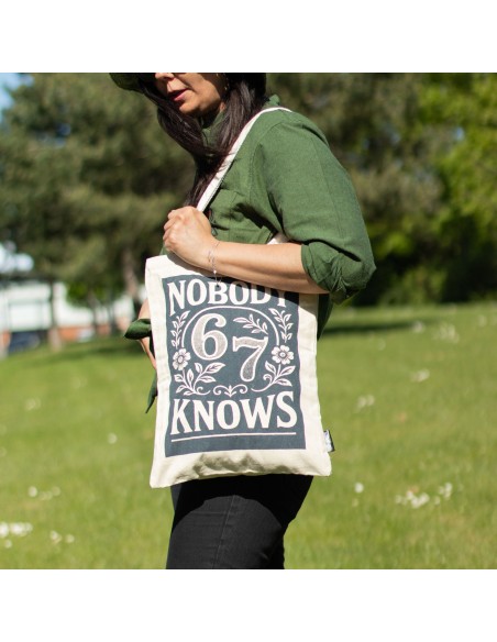 Sac tote Nomad Sari iconique – «?Nobody Knows 67?»