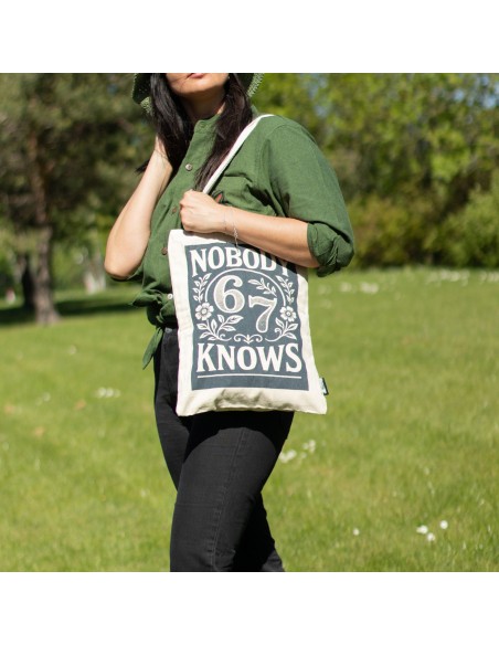 Sac tote Nomad Sari iconique – «?Nobody Knows 67?»