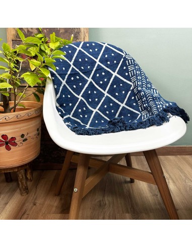Plaid indigo artisanal – Profondeur nocturne zen