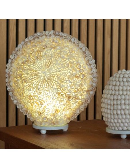 Lampe boho en coquillages – Lumière océane