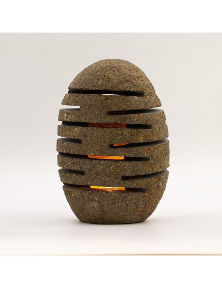 Lampe en pierre de rivière naturelle – Sculpture verticale