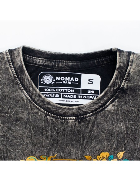 T-shirt en coton lavé en pierre Nomad Sari - Boussole de la Vie - Gris Charbon - Petit