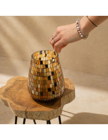 Bougies dans un grand bocal en verre - mosaïque d’ambre